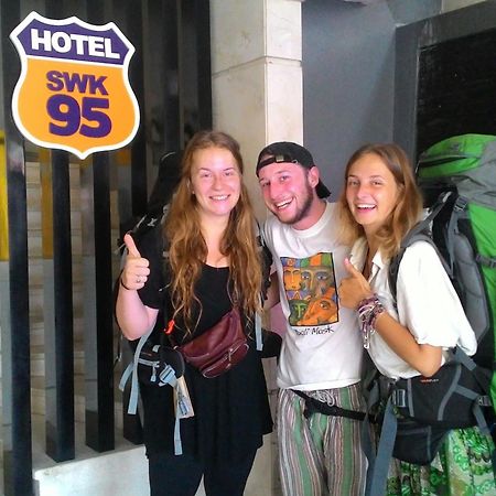 סוראבאיה Swk 95 Hotel מראה חיצוני תמונה