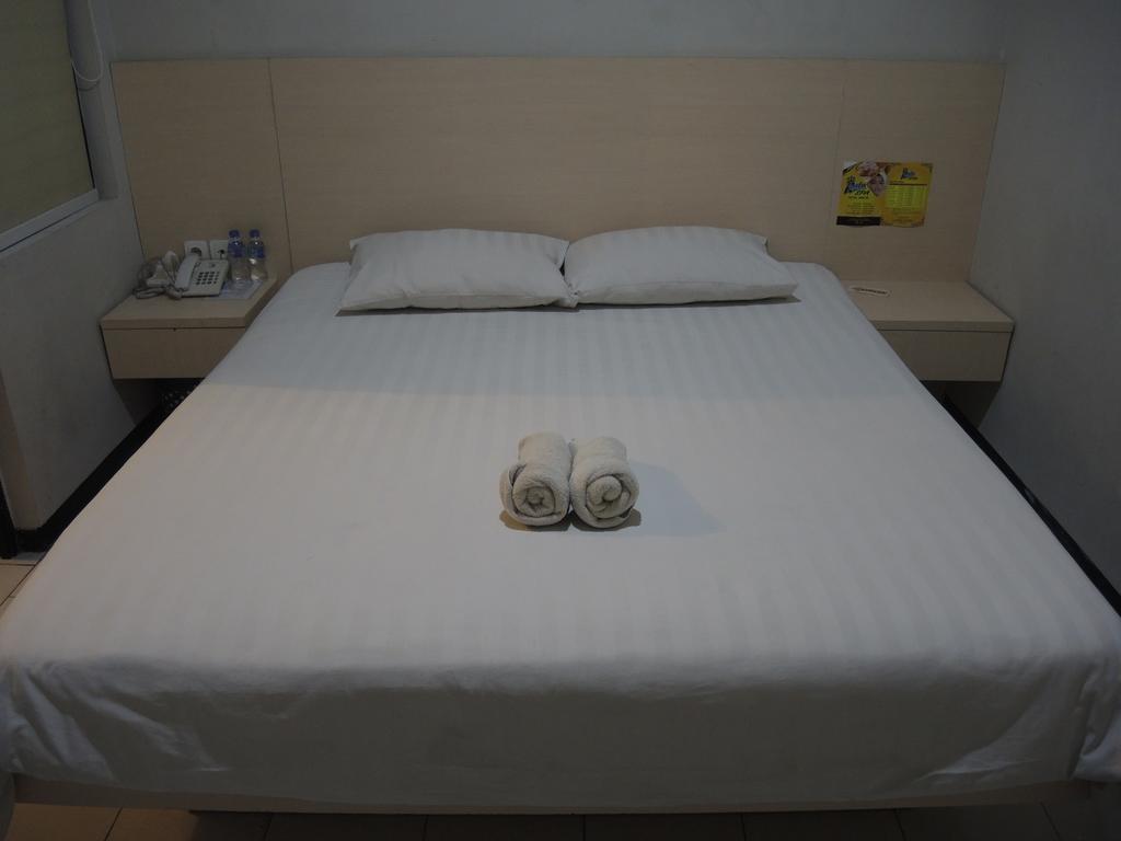 סוראבאיה Swk 95 Hotel חדר תמונה