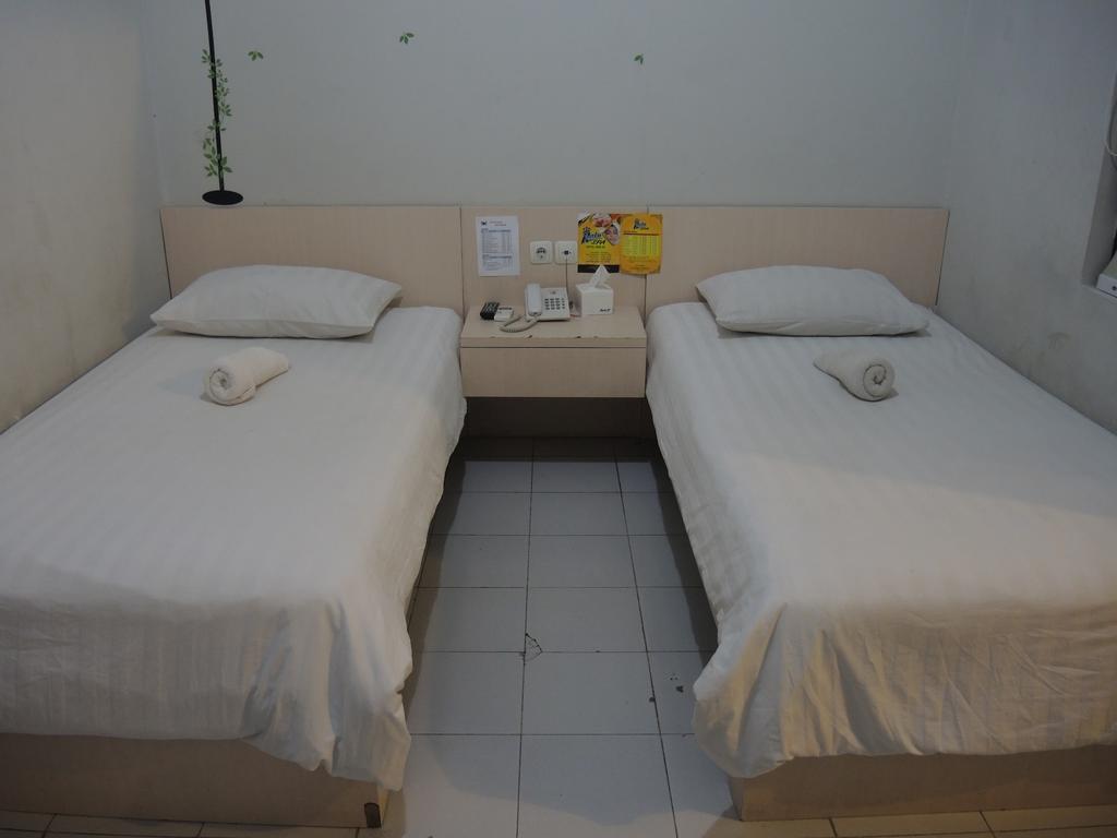סוראבאיה Swk 95 Hotel חדר תמונה